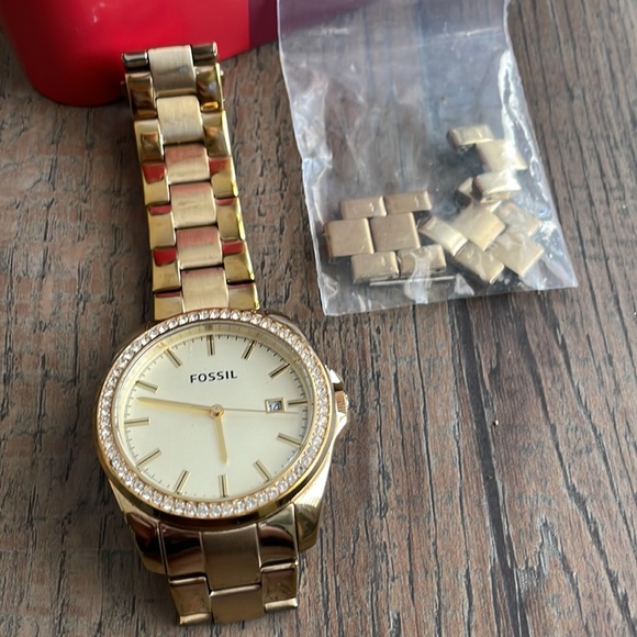 Cute gold Fossil Watch - Picture 2 of 4